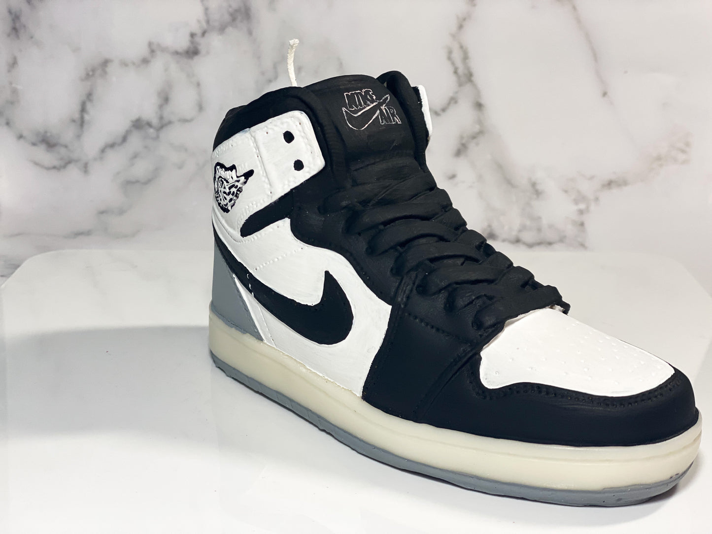 No. 1 Candle-White/Black/Gray